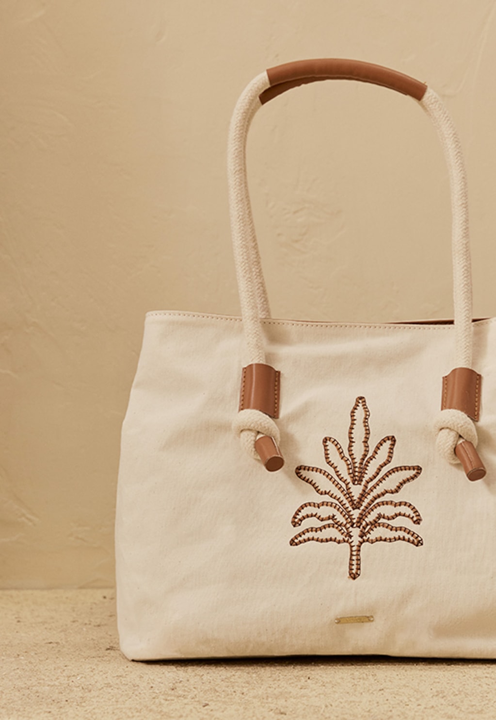 Bolsa Coqueiro Bordado Alça Corda