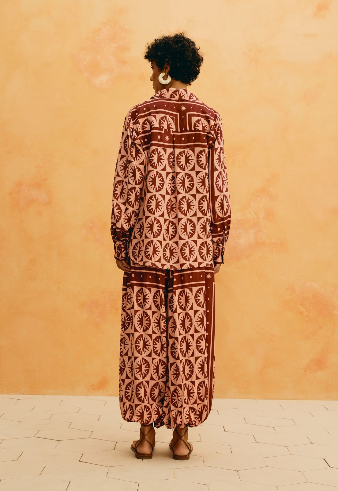 Calça Aladdin Estampada Sol Y Sombra Vista Traseira