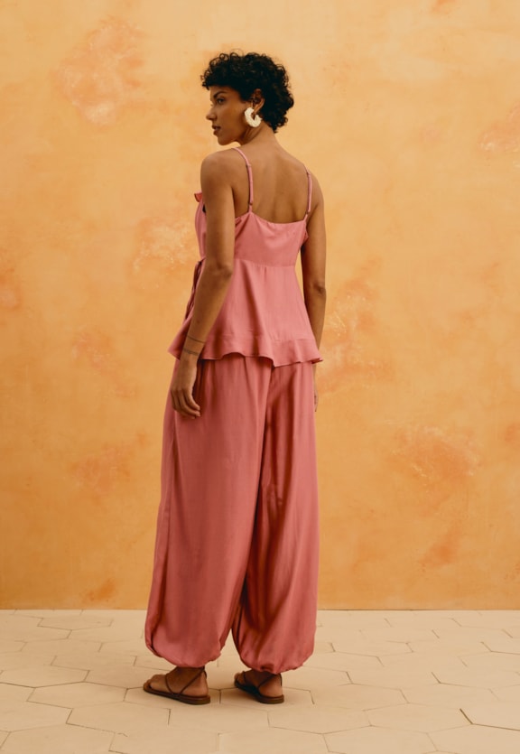 Calça Aladdin Lisa  Vista Traseira