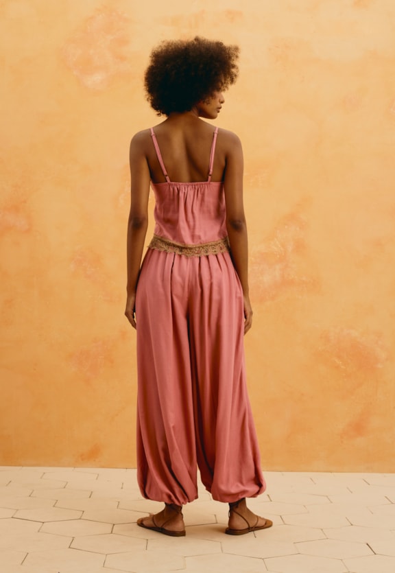 Calça Aladdin Lisa Vista Traseira