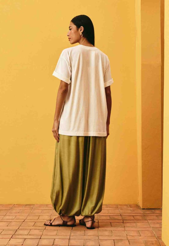 Calça Aladdin Lisa Vista Traseira