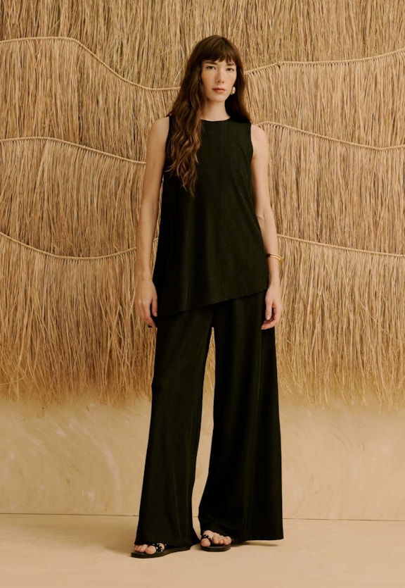 Calça Ampla com Cós Elástico Vista Frontal