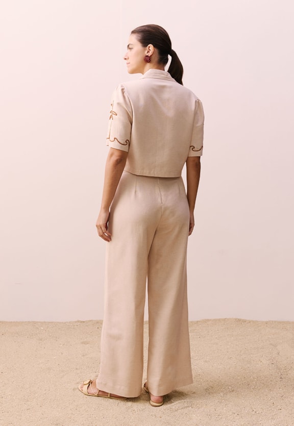 Calça Bordado Corda Vista Traseira