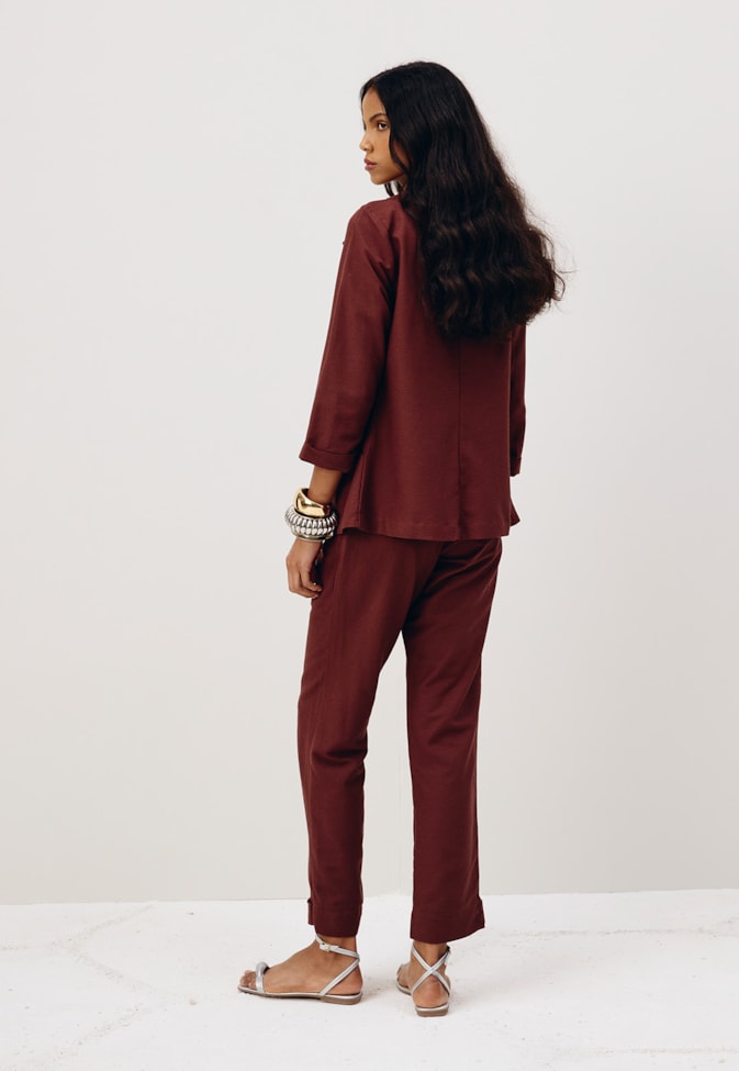 Calça Cenoura Aleta Frente