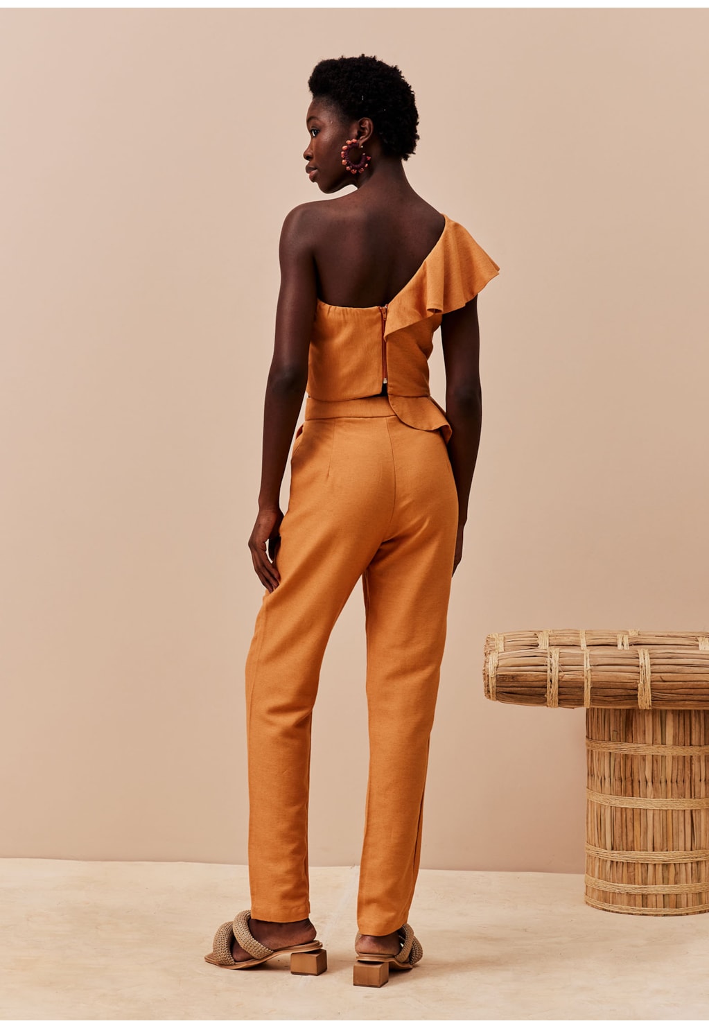 Calça Cenoura Bainha Dobrada