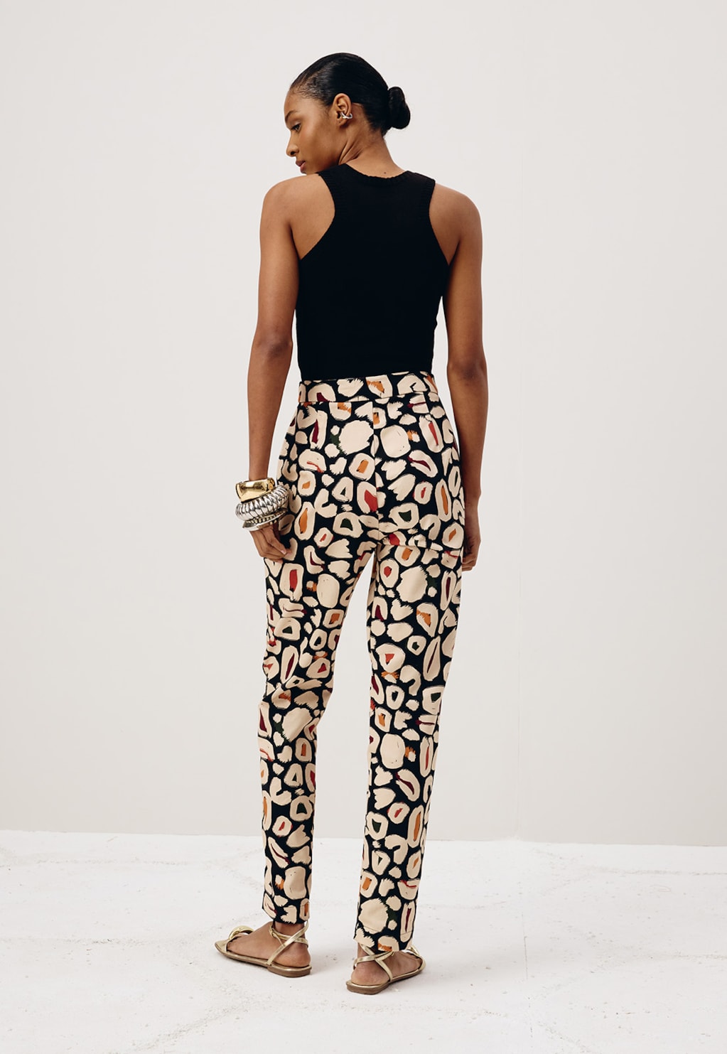 Calça Cenoura Barra Dobrada Estampada Onza