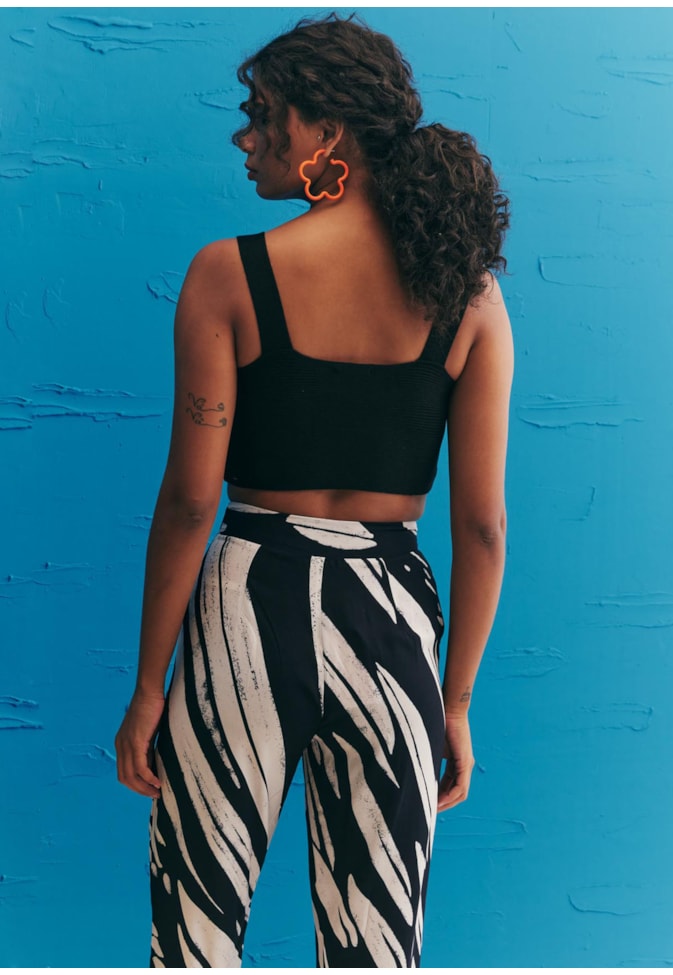 Calça Cenoura Bolso Estampada Colombiana