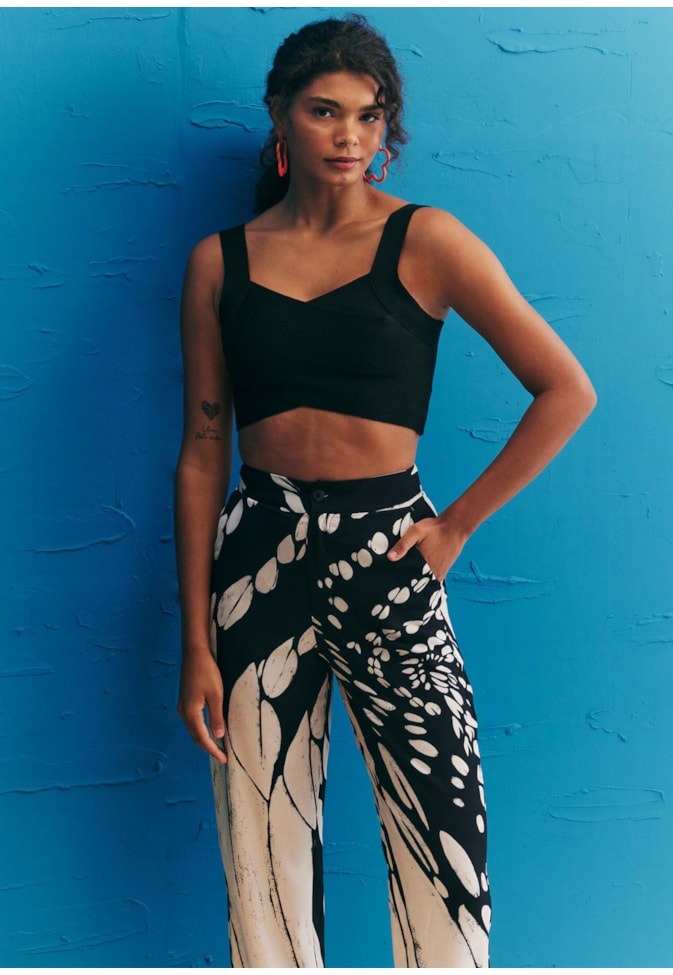 Calça Cenoura Bolso Estampada Colombiana