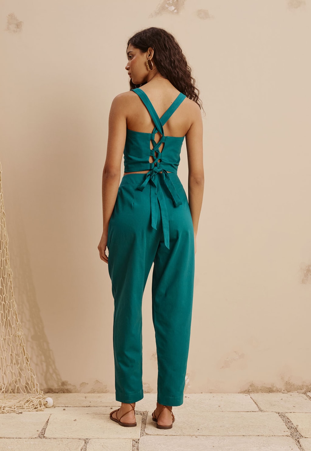 Calça Cenoura Botão Descolado