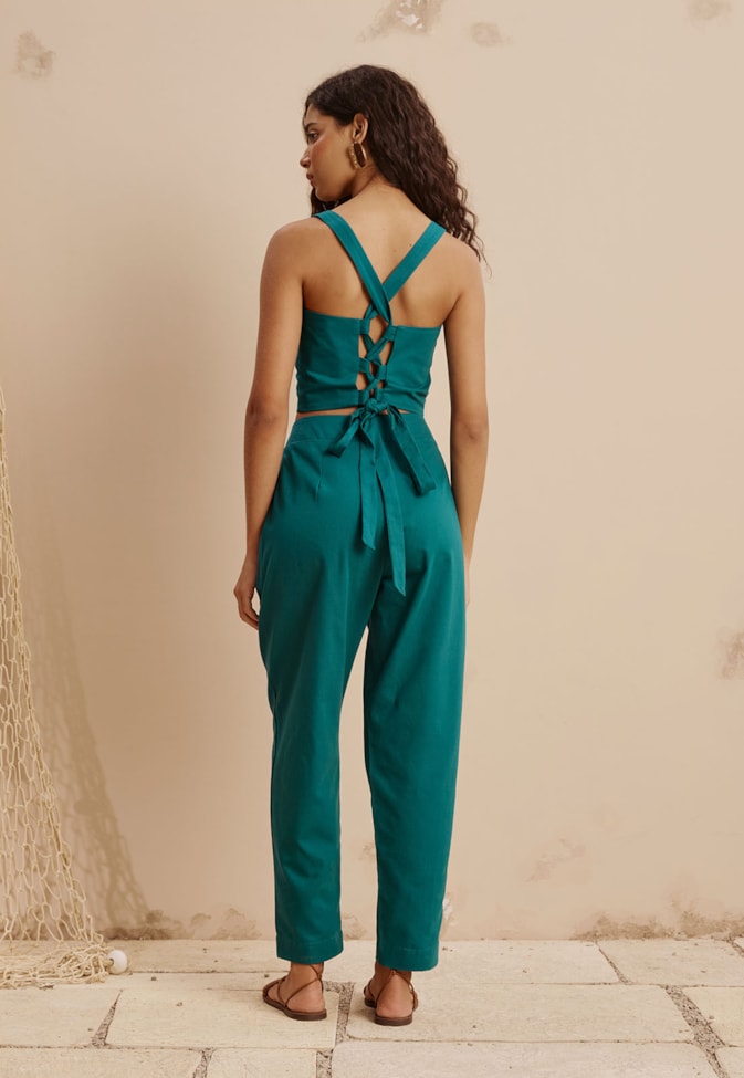 Calça Cenoura Botão Descolado