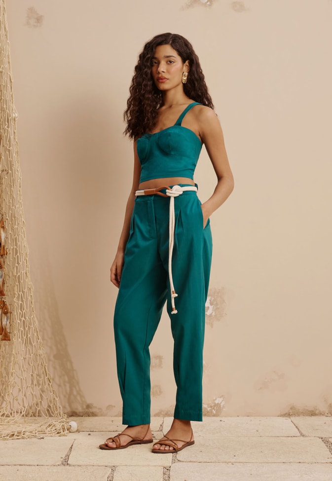 Calça Cenoura Botão Descolado