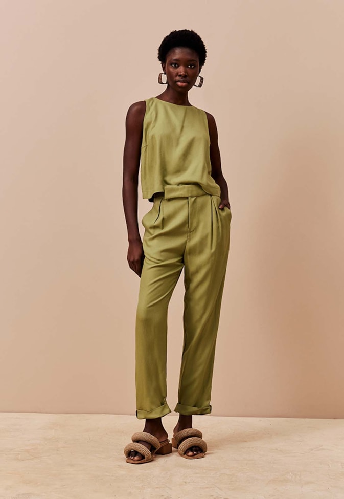 Calça Cenoura com Aleta Perna