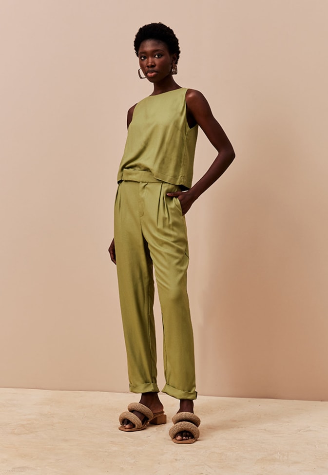 Calça Cenoura com Aleta Perna