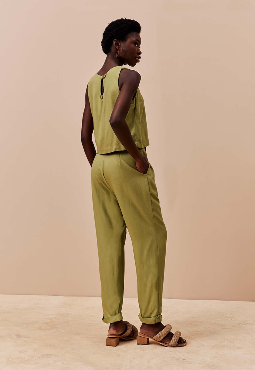 Calça Cenoura com Aleta Perna