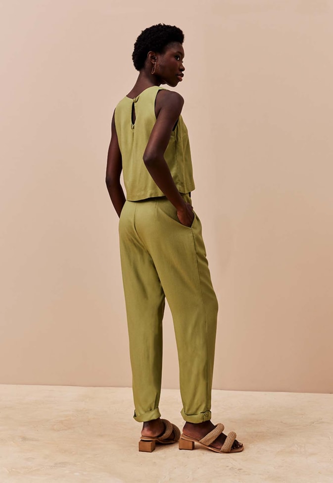 Calça Cenoura com Aleta Perna