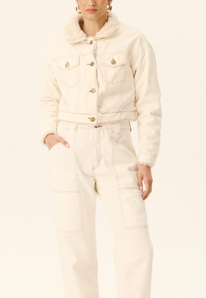 Calça Cenoura com Bolsos Frente