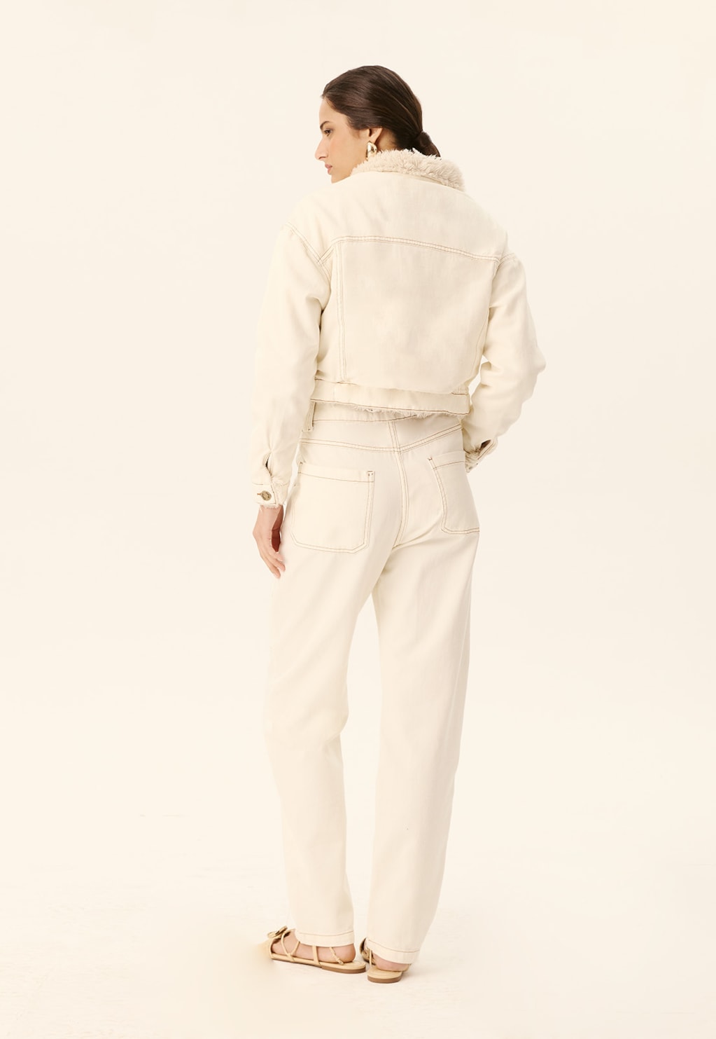 Calça Cenoura com Bolsos Frente