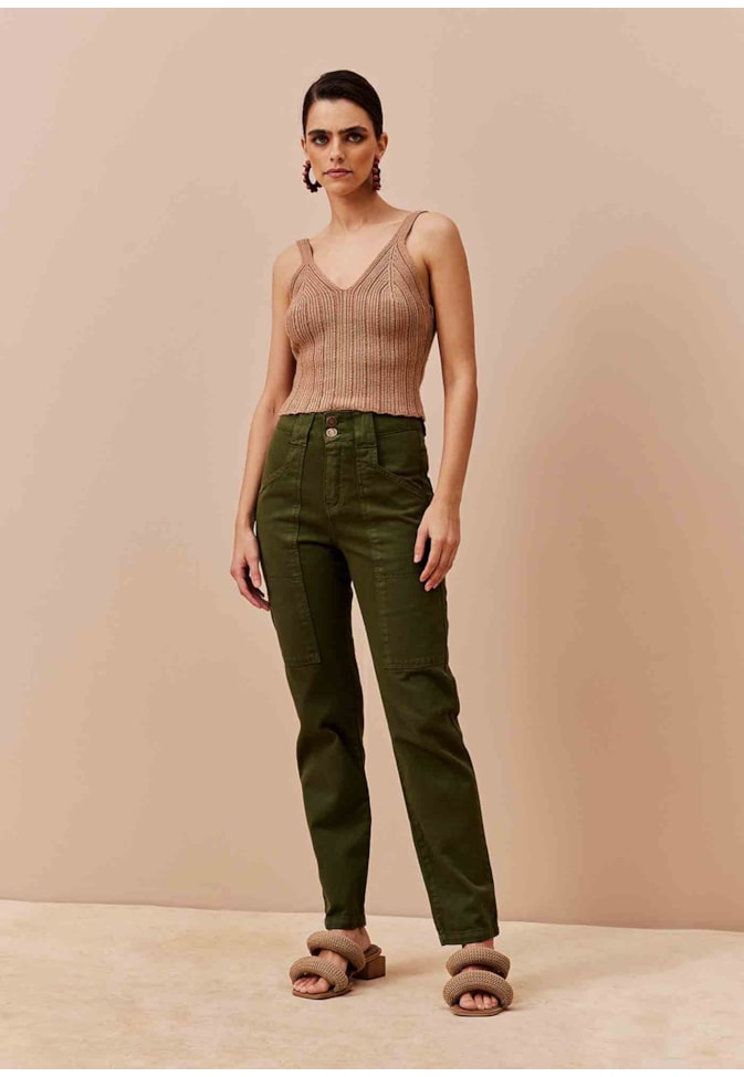 Calça Cenoura com Bolsos Frente