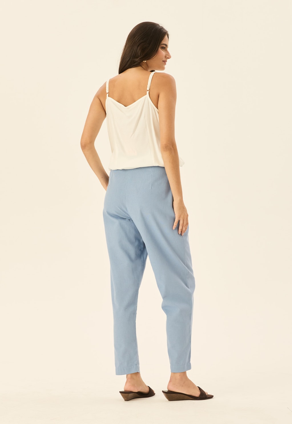 Calça Cenoura com Pregas