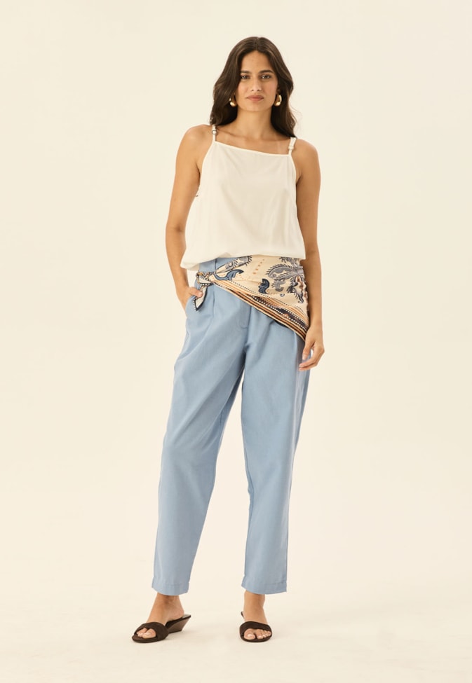 Calça Cenoura com Pregas