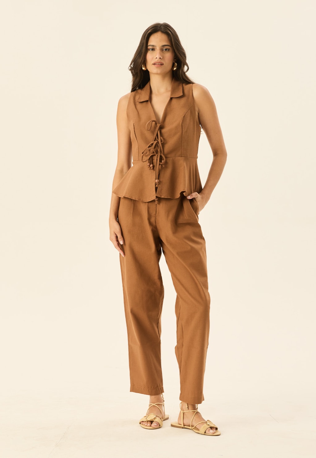 Calça Cenoura com Pregas