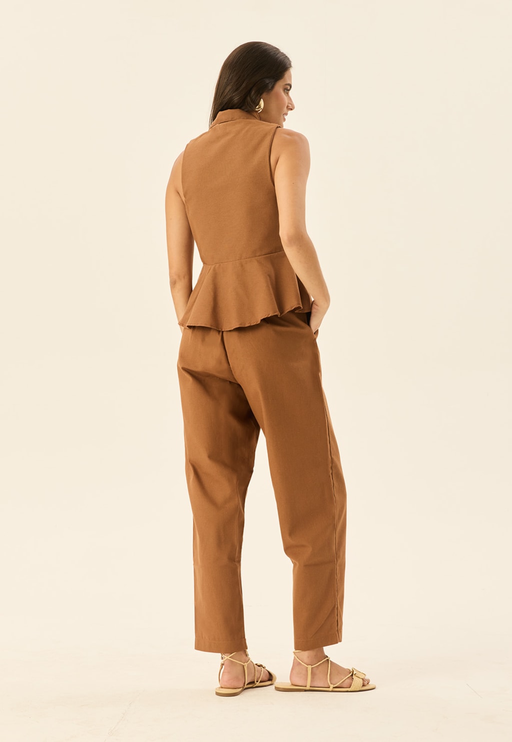 Calça Cenoura com Pregas