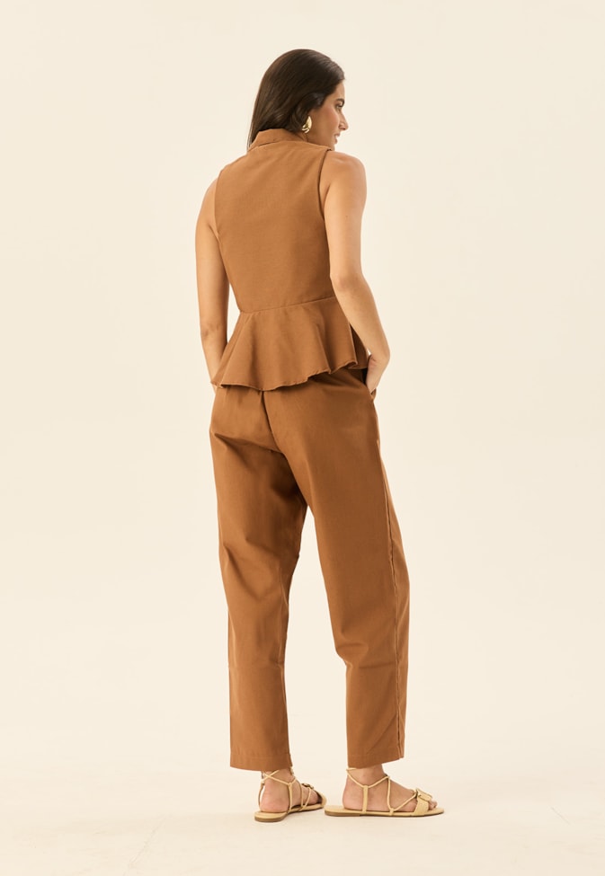 Calça Cenoura com Pregas