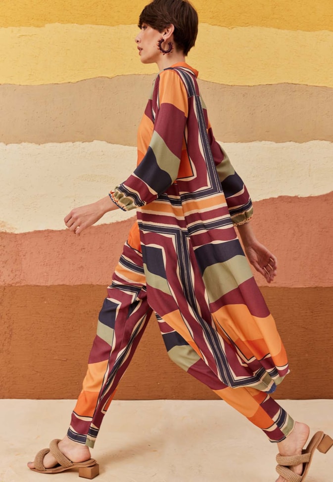 Calça Cenoura com Pregas Estampada Hornocal