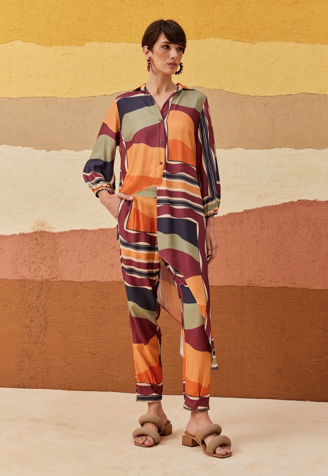 Calça Cenoura com Pregas Estampada Hornocal