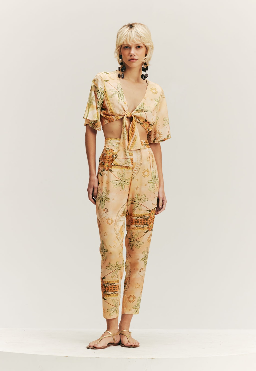 Calça Cenoura Com Pregas Estampado Ilha de Marajó