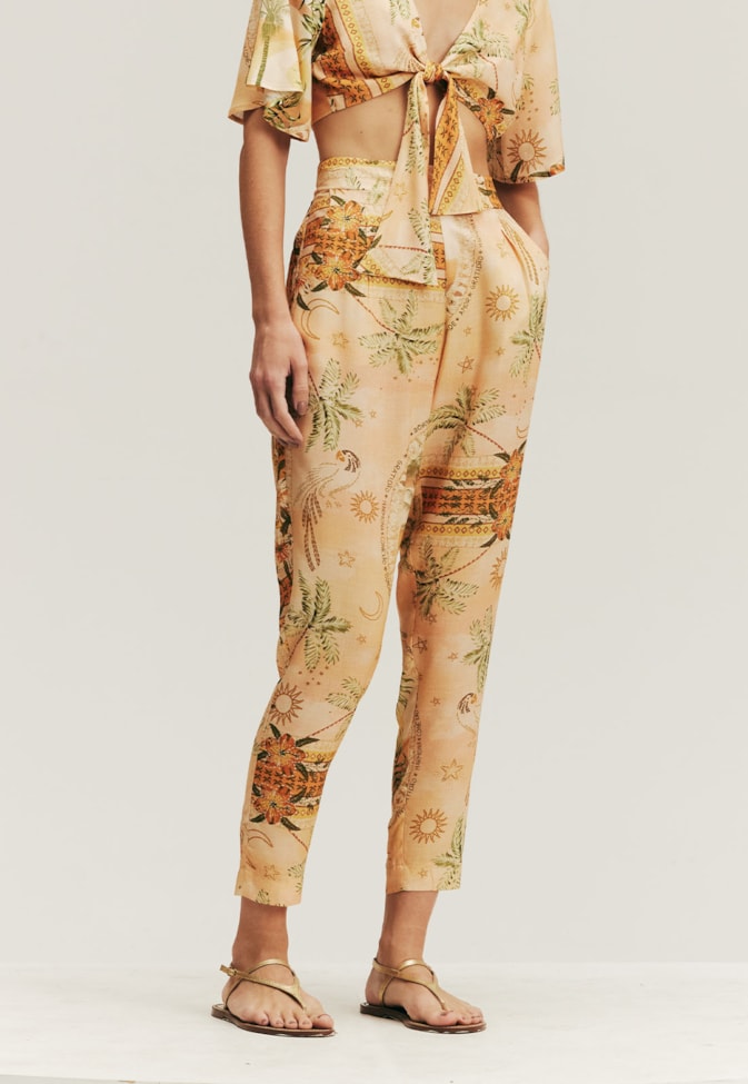 Calça Cenoura Com Pregas Estampado Ilha de Marajó