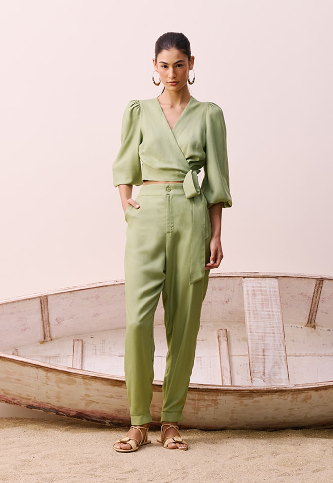 Calça Cenoura Detalhe Abertura