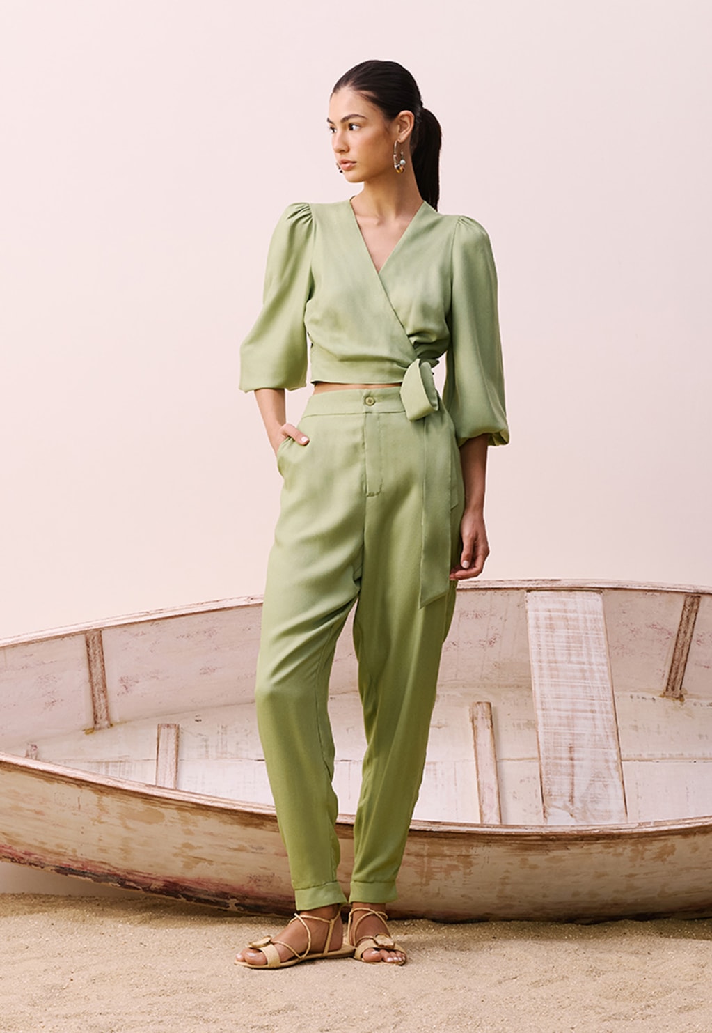 Calça Cenoura Detalhe Abertura