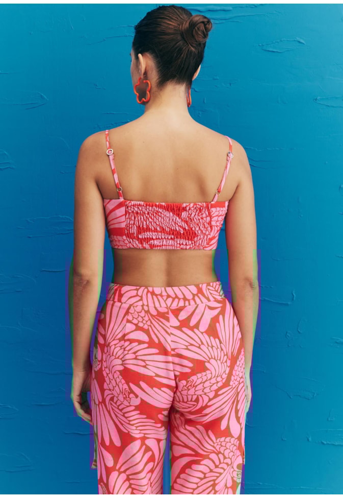 Calça Cenoura Detalhe Bolso Estampada Araras de Bonito