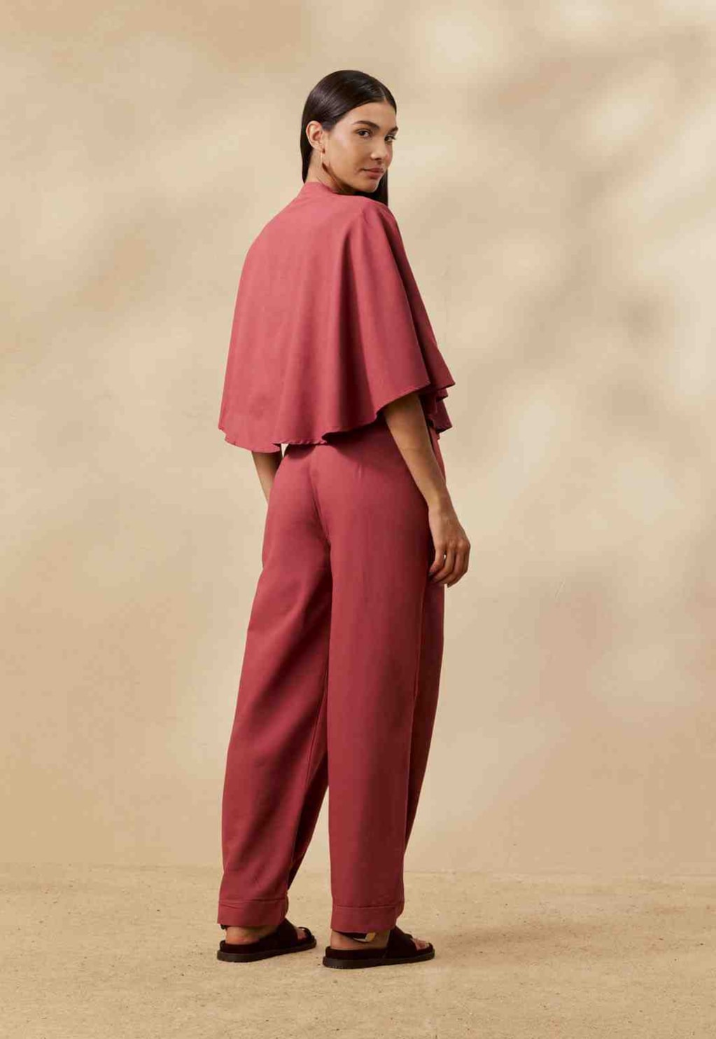 Calça Cenoura Detalhe Pregas