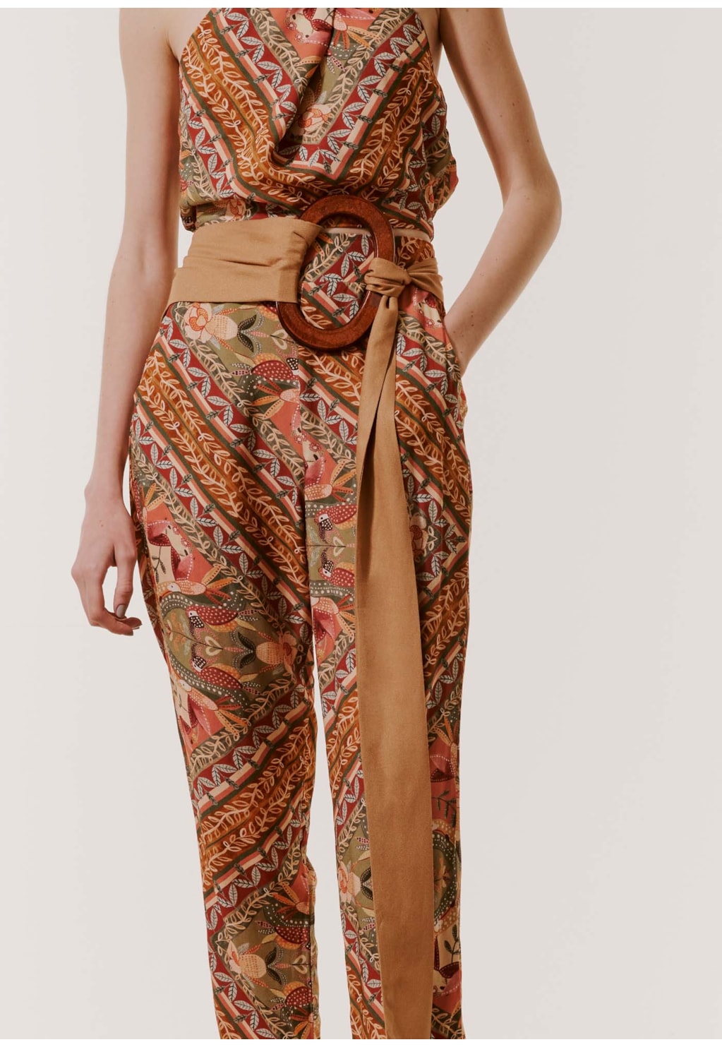 Calça Cenoura Elástico Estampada Lenço Ipê