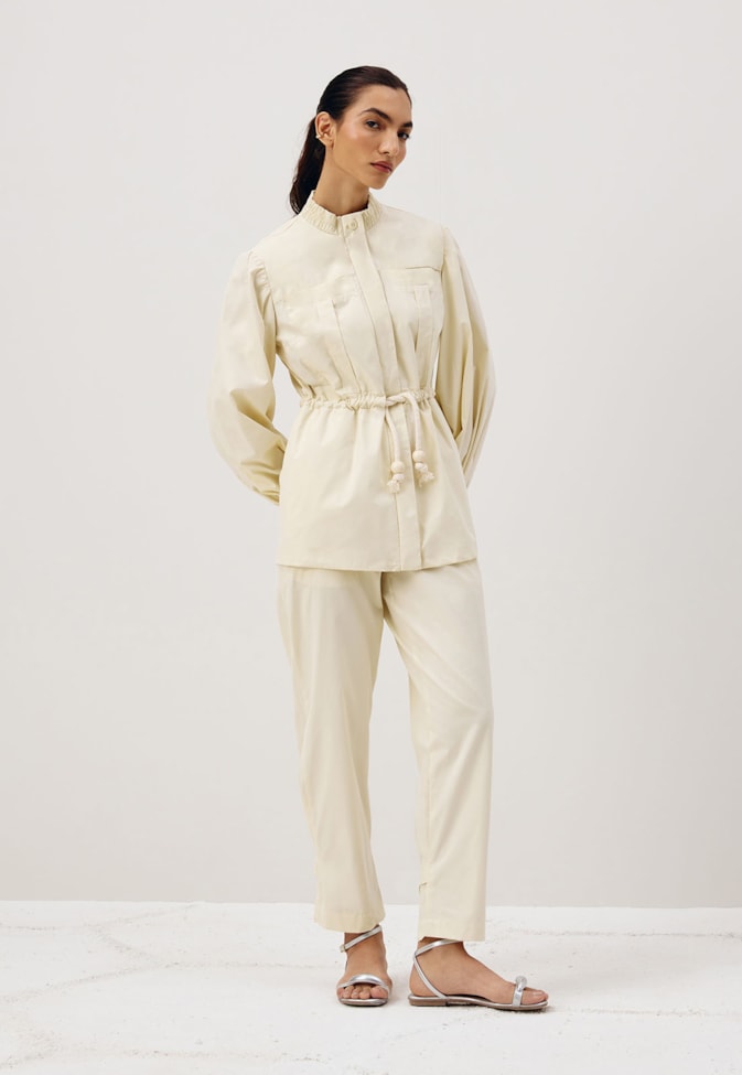 Calça Cenoura Fivela Barra