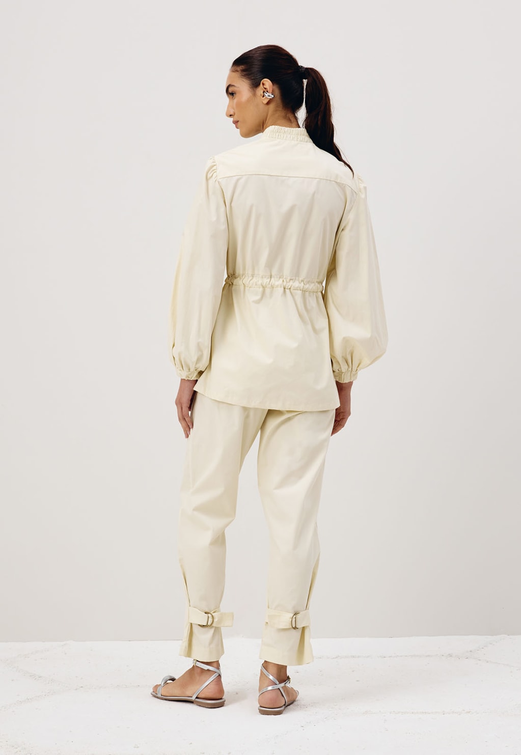 Calça Cenoura Fivela Barra