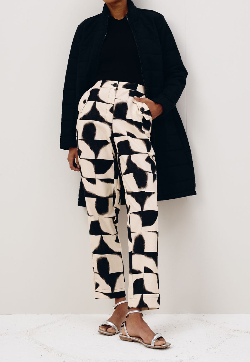 Calça Cenoura Lapela Bolso Estampada Aconcágua