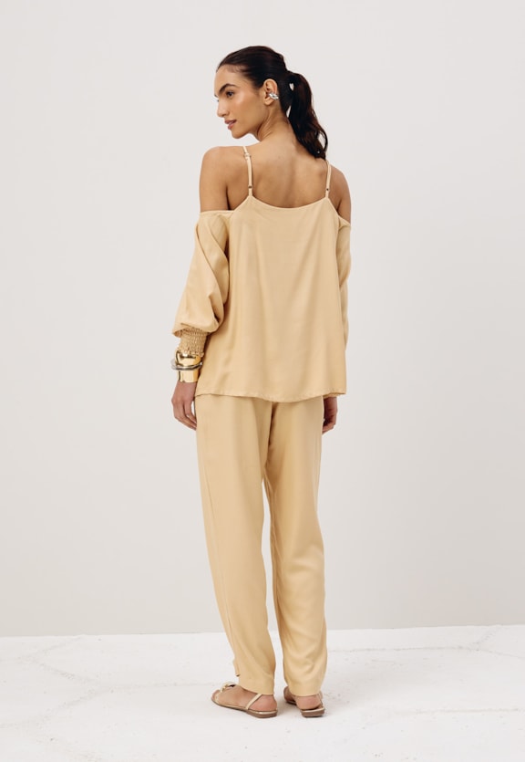 Calça Cenoura Martingale  Vista Traseira