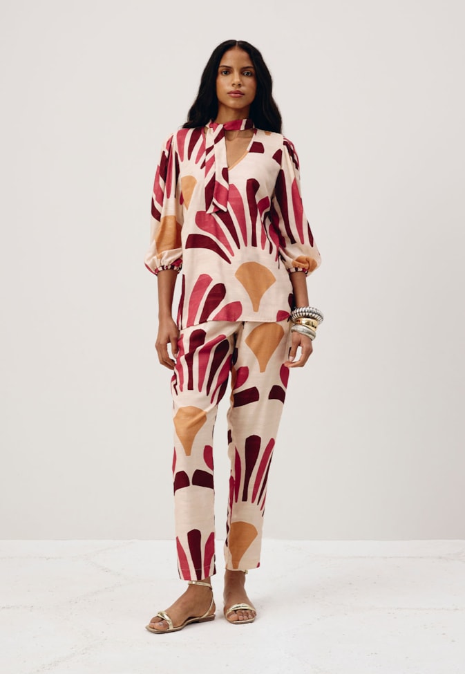 Calça Cenoura Martingale Estampada Lujan