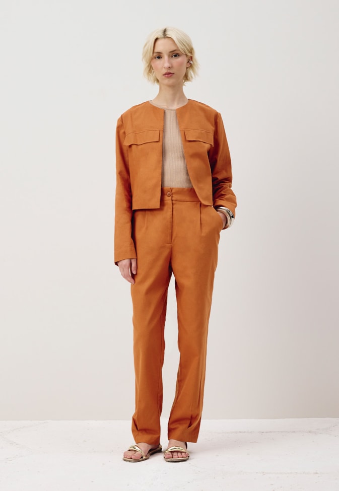 Calça Cenoura Prega Barra