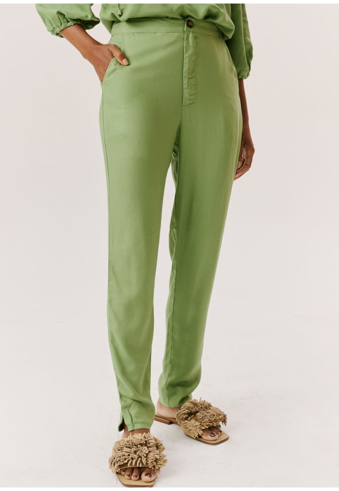 Calça Cenoura Pregas