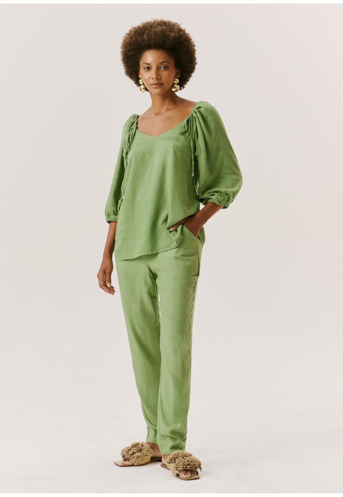 Calça Cenoura Pregas