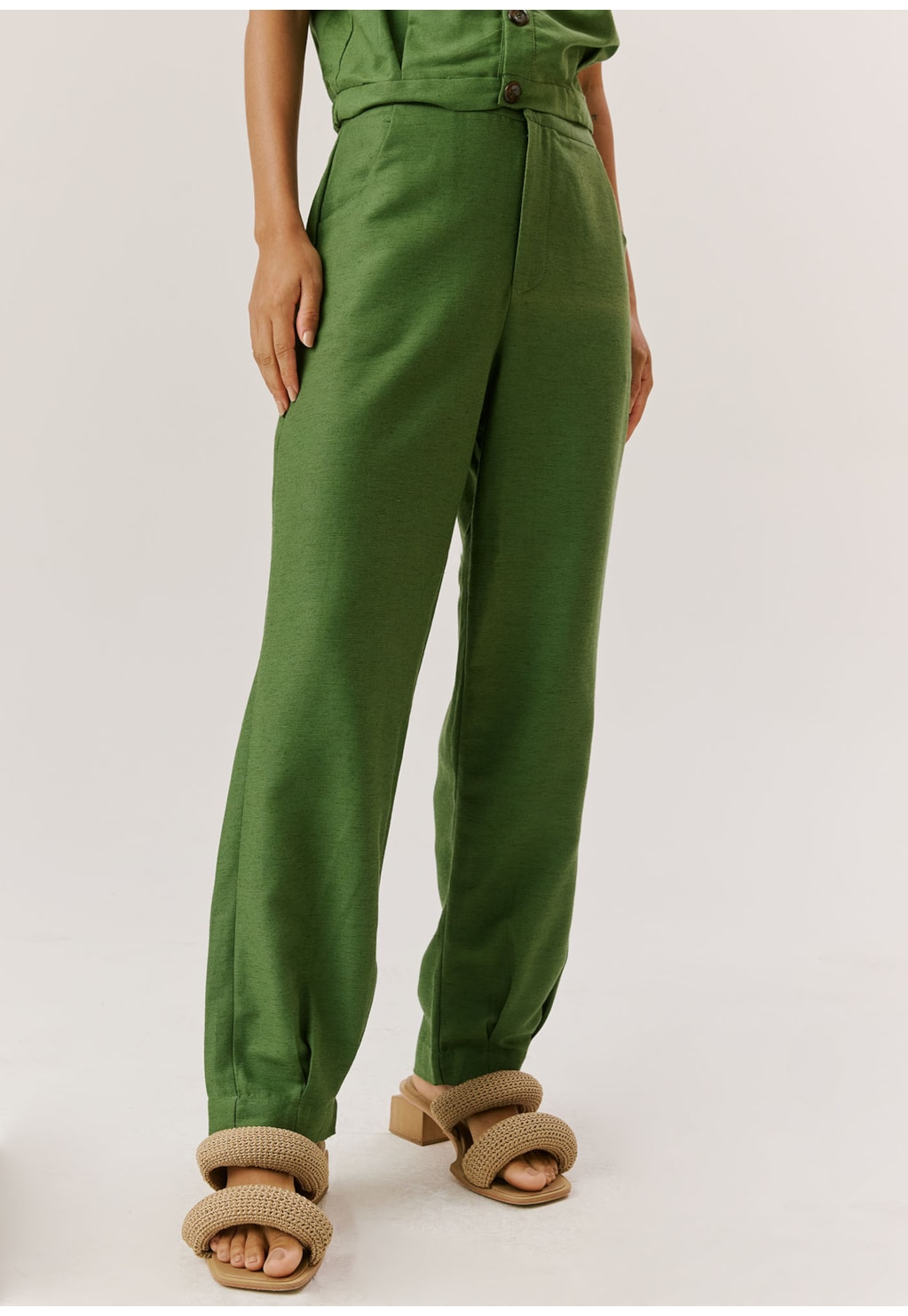 Calça Cenoura Pregas