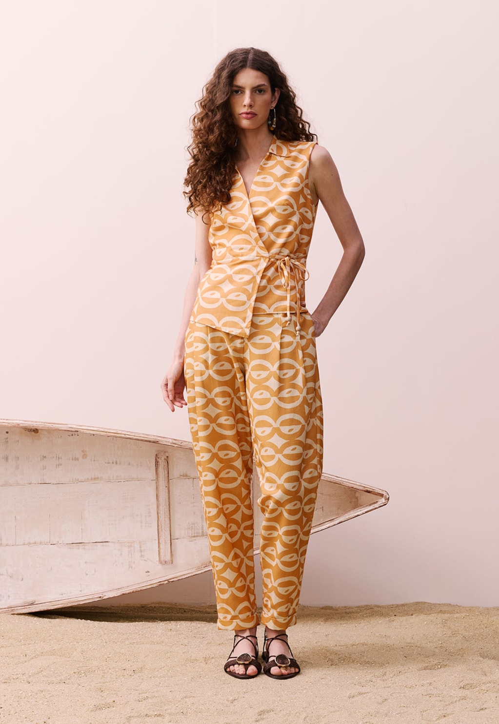 Calça Cenoura Pregas