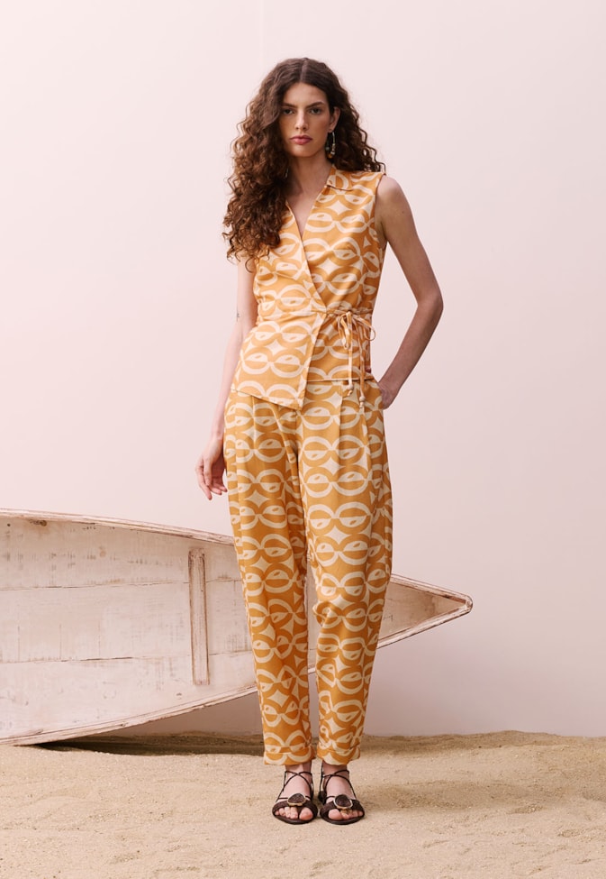 Calça Cenoura Pregas