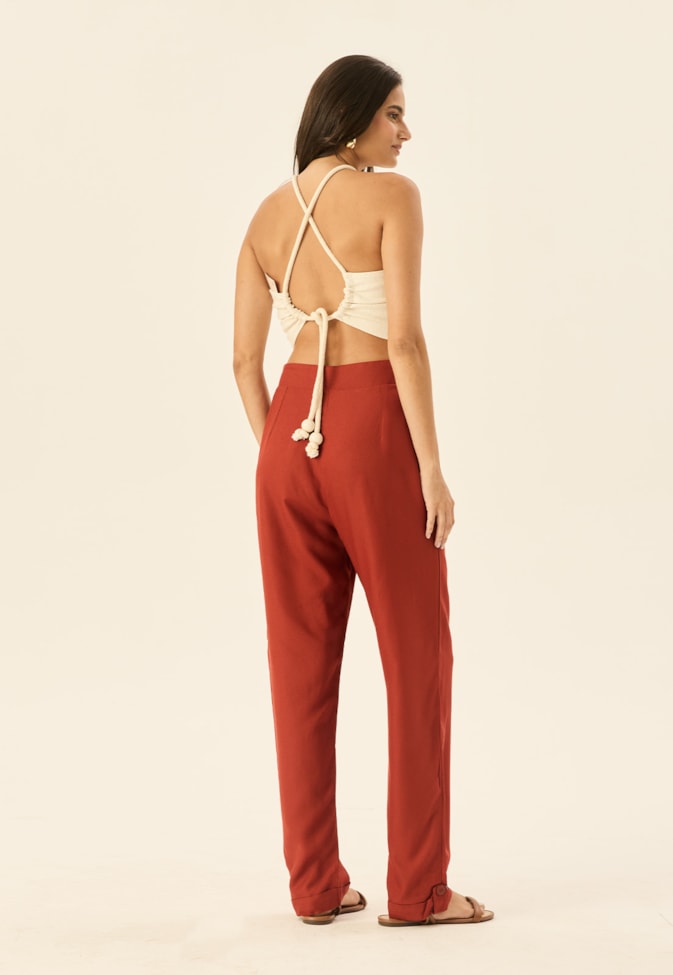 Calça Cenoura Pregas