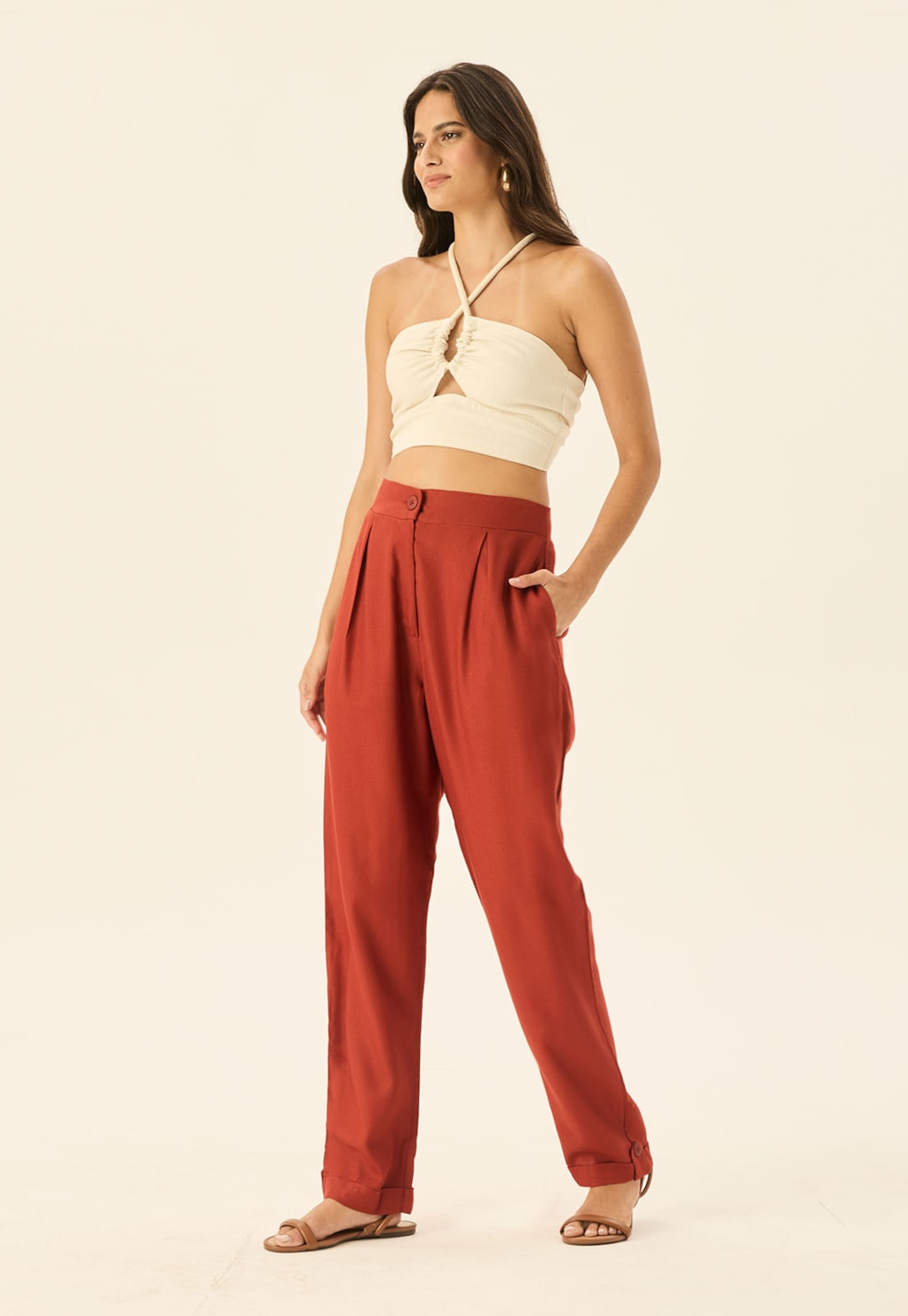 Calça Cenoura Pregas