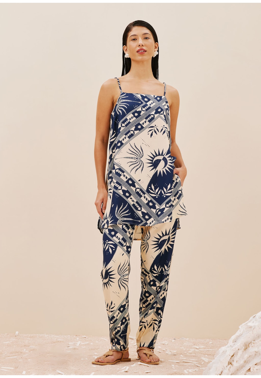 Calça Cenoura Pregas Estampada Céu